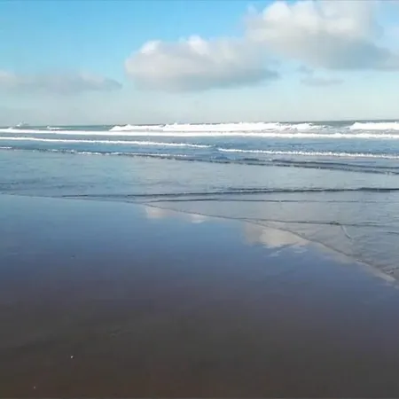 Apartament Beautiful House In Calais